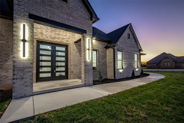 132 W Lynn Court DR, Mustang, OK 73064