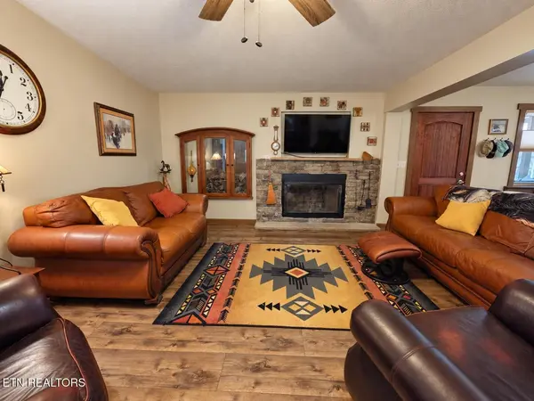 201 Collins Turnpike, Deer Lodge, TN 37726