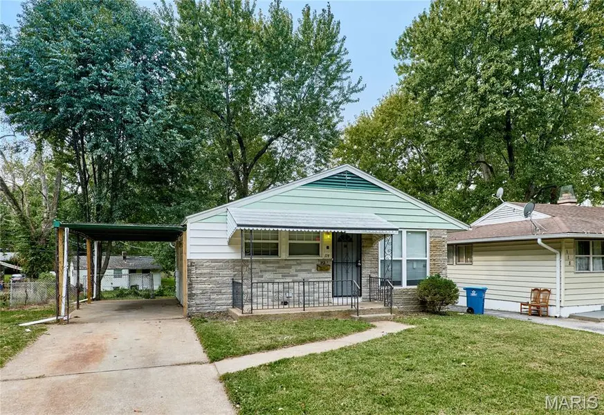 114 Monteith CIR, St Louis, MO 63137