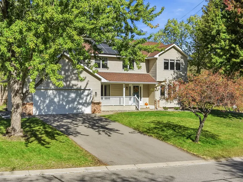 1320 Wildflower LN, Chaska, MN 55318