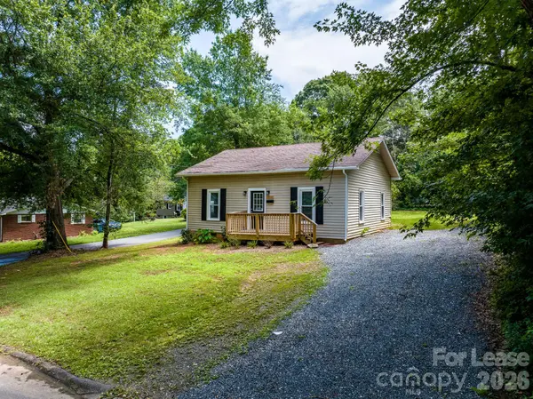 1586 3rd Street DR NE, Hickory, NC 28601