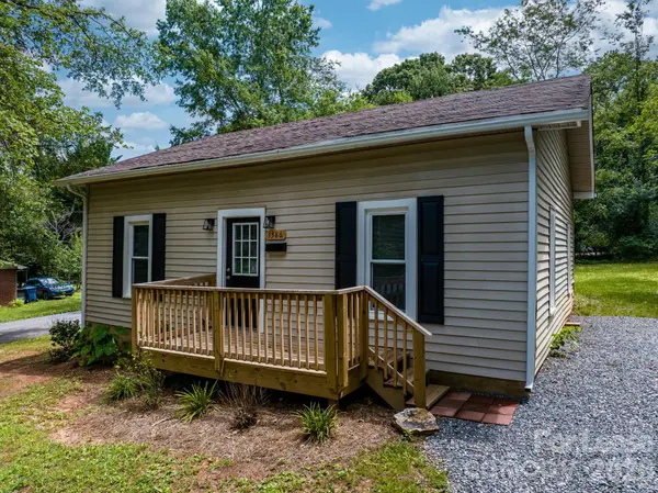 1586 3rd Street DR NE, Hickory, NC 28601