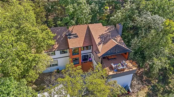 4715 Black Swan DR, Shawnee, KS 66216