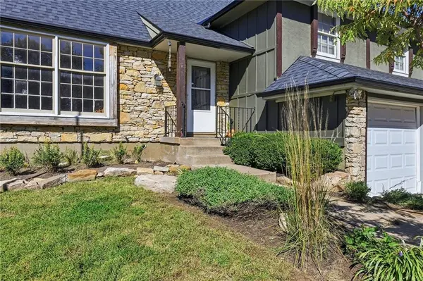 12414 W 69TH ST, Shawnee, KS 66216