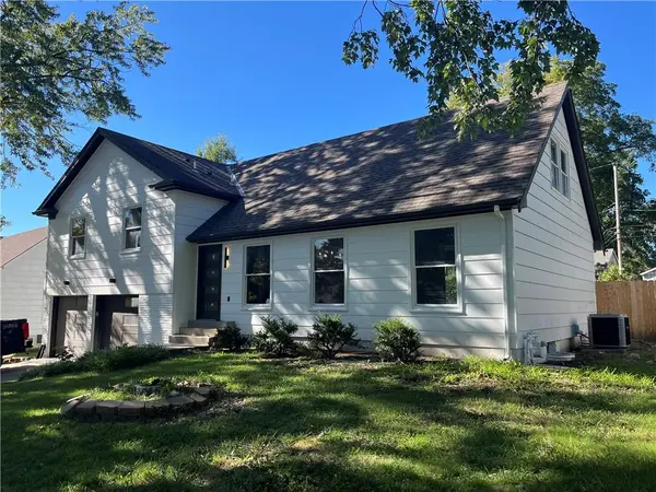 6922 W 101st ST, Overland Park, KS 66212