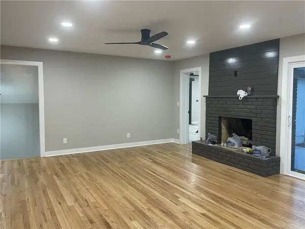 6922 W 101st ST, Overland Park, KS 66212