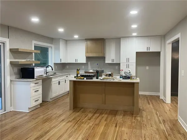 6922 W 101st ST, Overland Park, KS 66212