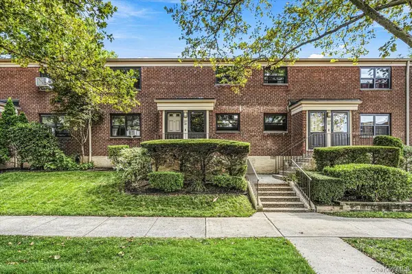 217-04 75th AVE #271A1, Oakland Gardens, NY 11364