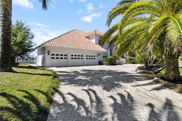 1128 N Circle DR, Crystal River, FL 34429