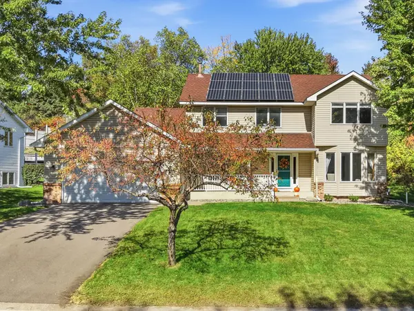 1320 Wildflower LN, Chaska, MN 55318