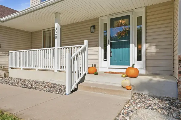1320 Wildflower LN, Chaska, MN 55318