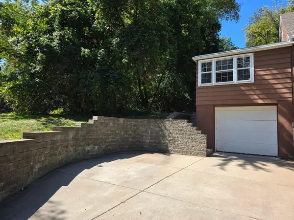 909 Old Lexington AVE, Saint Paul, MN 55116