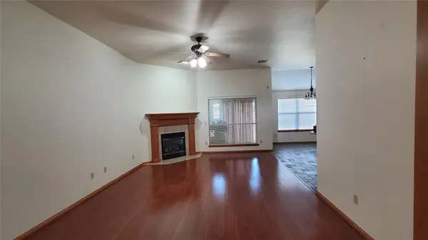 400 Amanda DR, Yukon, OK 73099