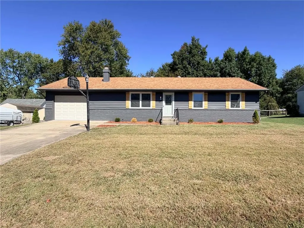 205 W Magnolia AVE, Clinton, MO 64735