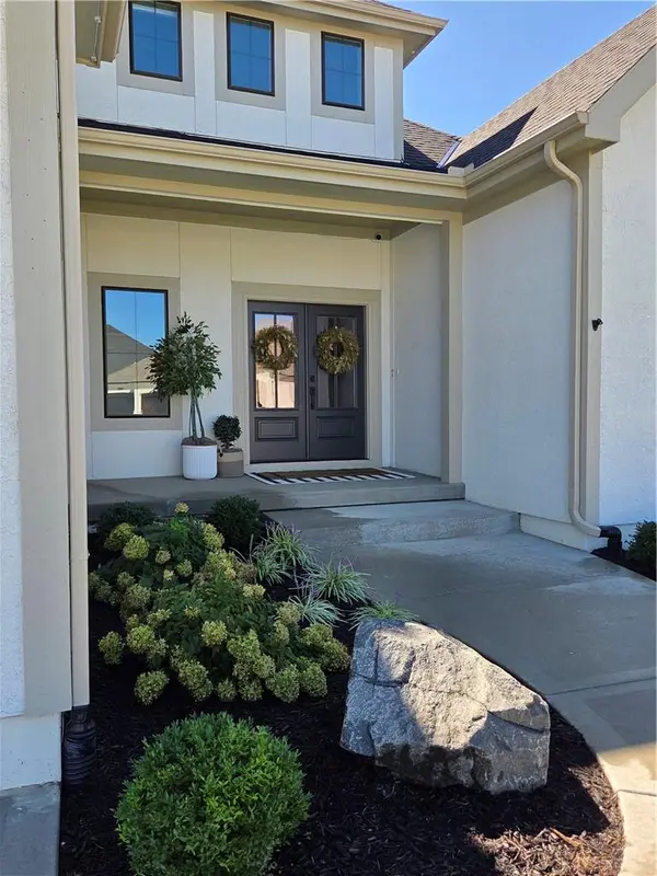 9367 W 170 TER, Overland Park, KS 66085