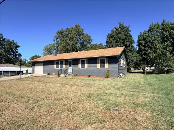 205 W Magnolia AVE, Clinton, MO 64735
