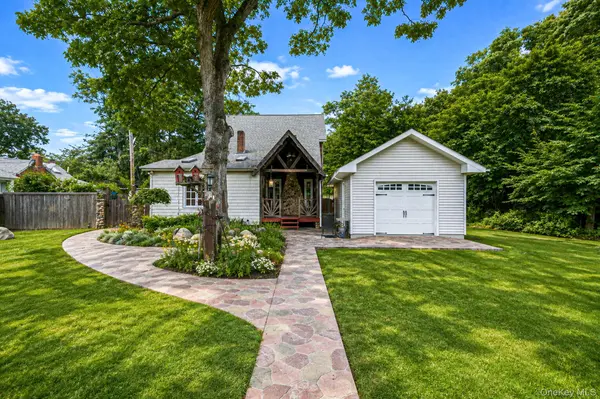 457 Granny RD, Medford, NY 11763