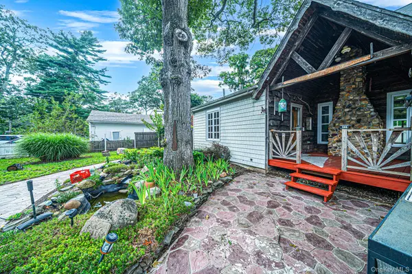 457 Granny RD, Medford, NY 11763