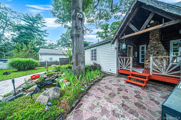 457 Granny RD, Medford, NY 11763