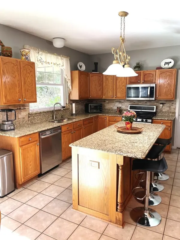 425 Lennox DR, Oswego, IL 60543