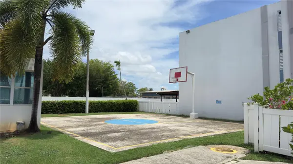 2 COND. GARDEN VIEW #4-42, Carolina, PR 00985