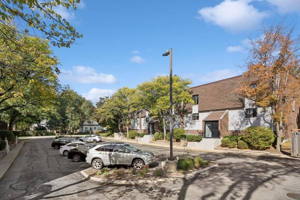 463 Elm ST #1H, Deerfield, IL 60015