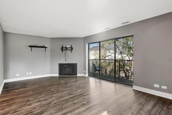 463 Elm ST #1H, Deerfield, IL 60015