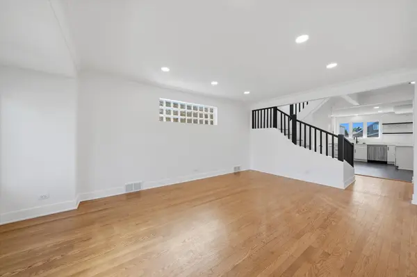 5704 S Oak Park AVE, Chicago, IL 60638