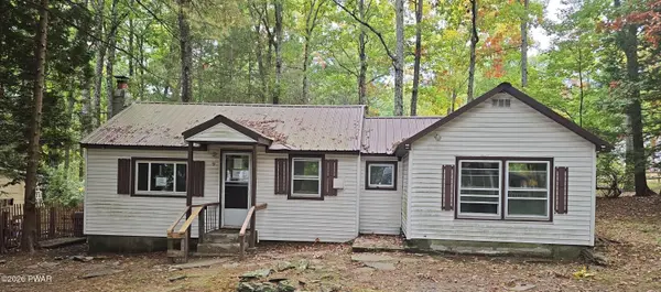 9 2nd RD, Hawley, PA 18428