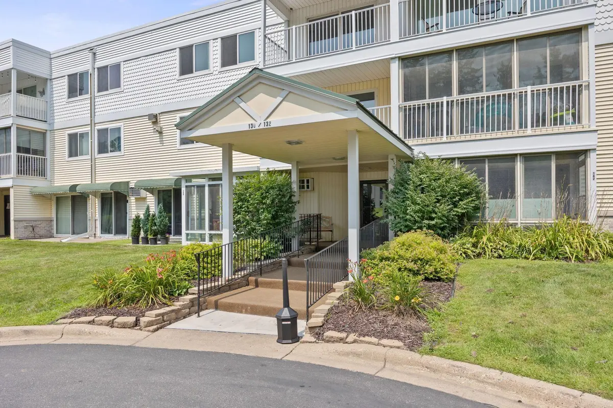 130 Demont AVE E #244, Little Canada, MN 55117