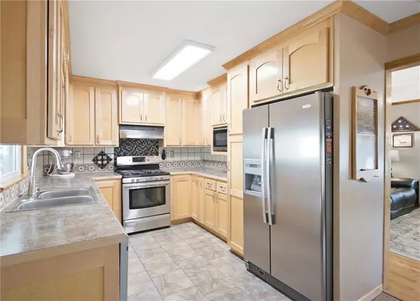 740 N 141st ST, Bonner Springs, KS 66012