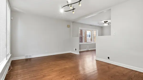 10054 S Saint Lawrence AVE, Chicago, IL 60628