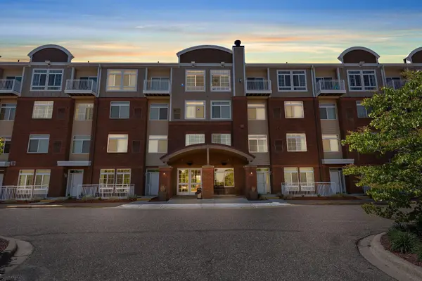 649 Old Highway 8 NW #313, New Brighton, MN 55112