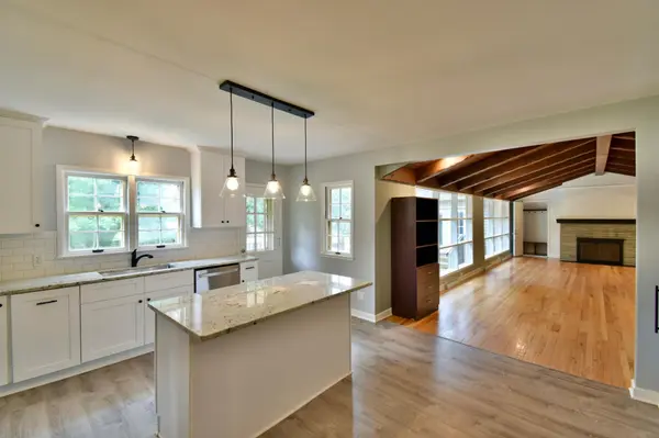 1295 Broadview AVE, Chaska, MN 55318