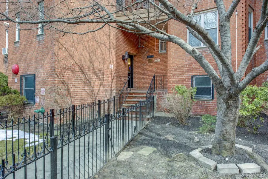 33-25 81 ST #2E, Jackson Heights, NY 11372