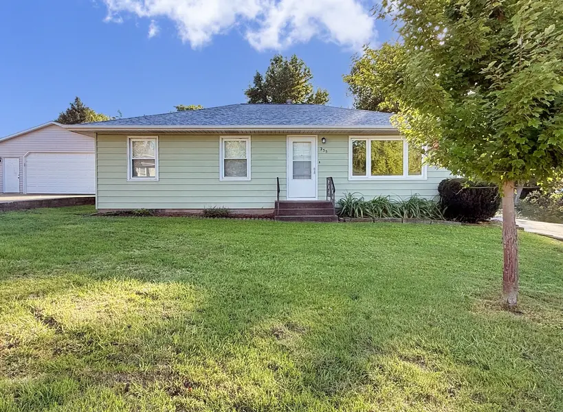 235 Cherry CT, Silvis, IL 61282