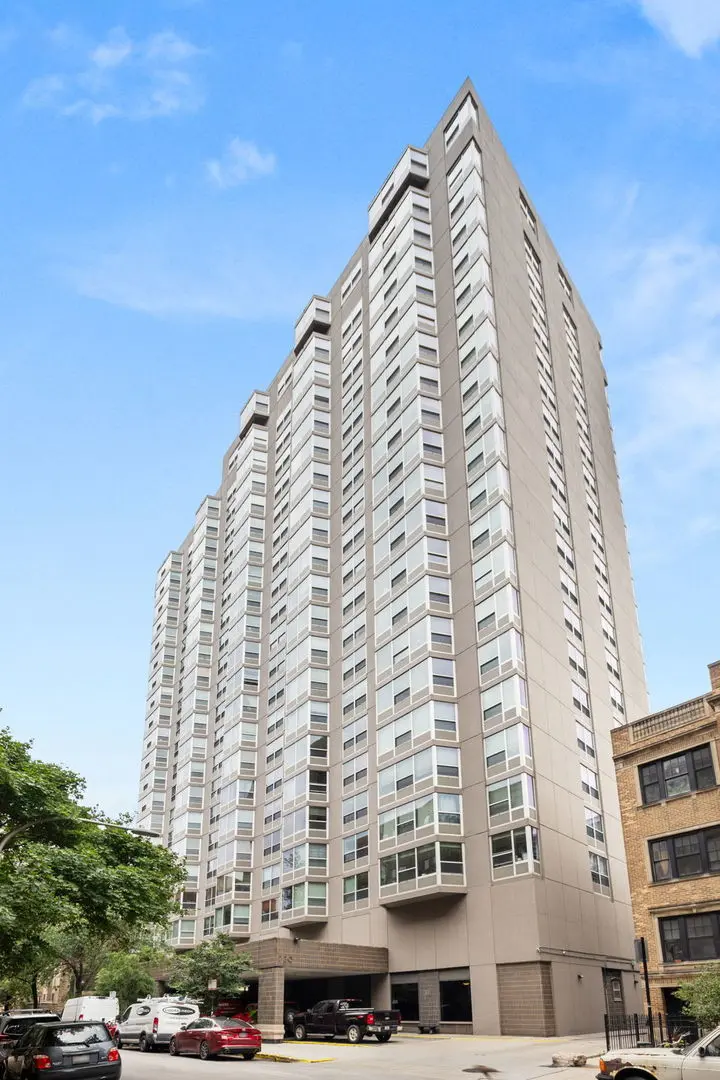 720 W Gordon TER #18B, Chicago, IL 60613