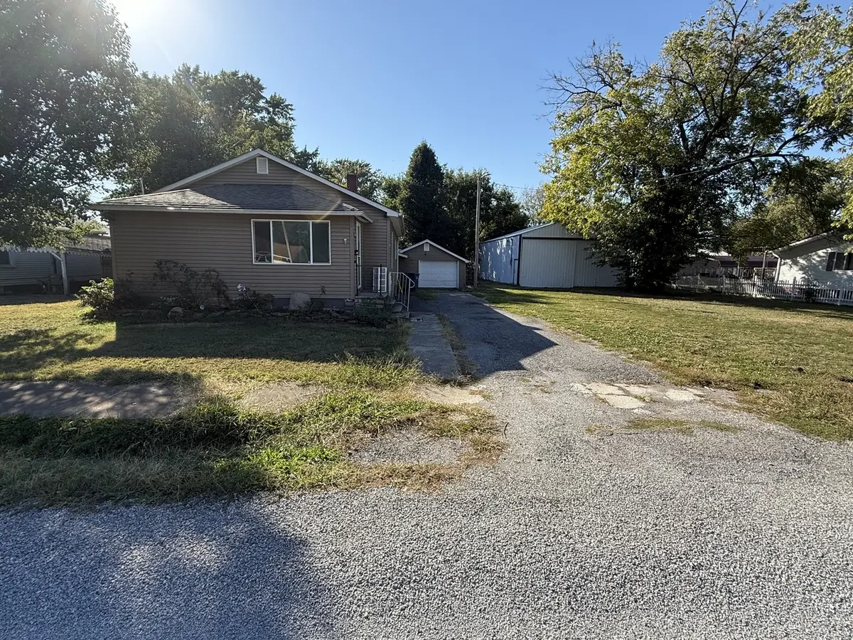 905 Glendale ST, Benton, IL 62812