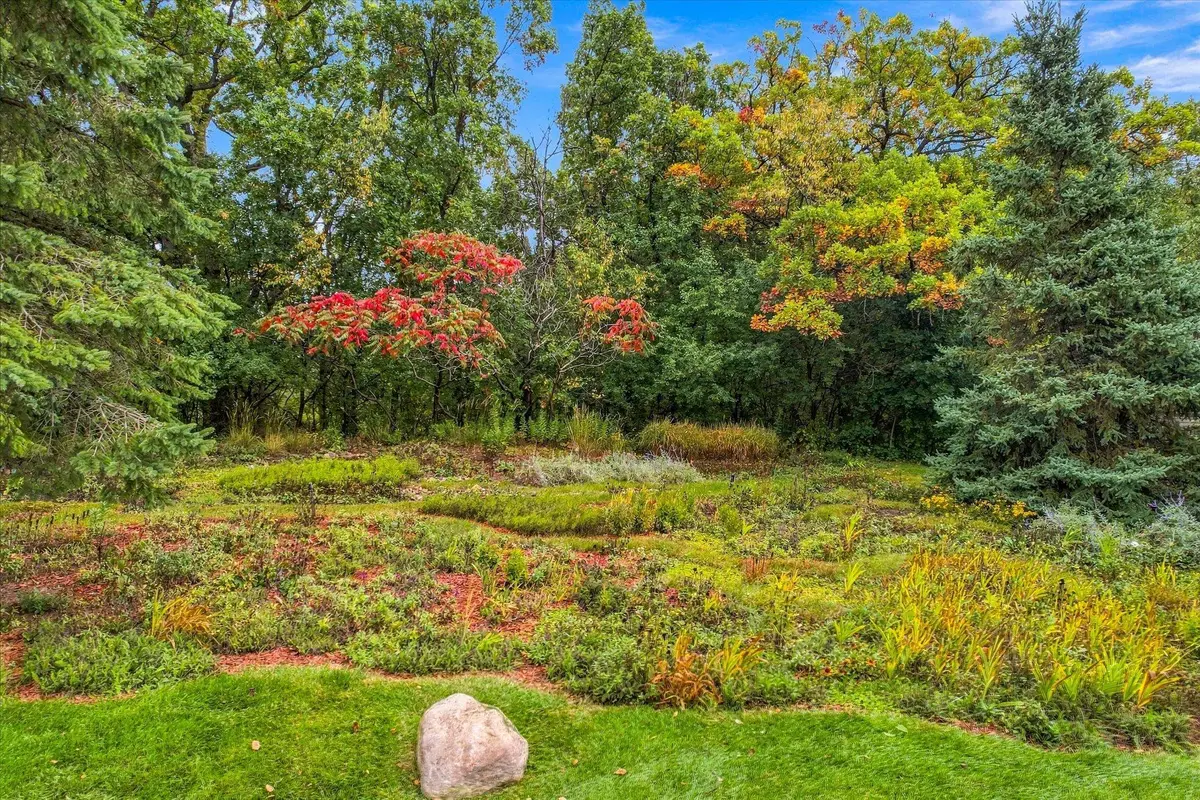 5 Summit, North Oaks, MN 55127