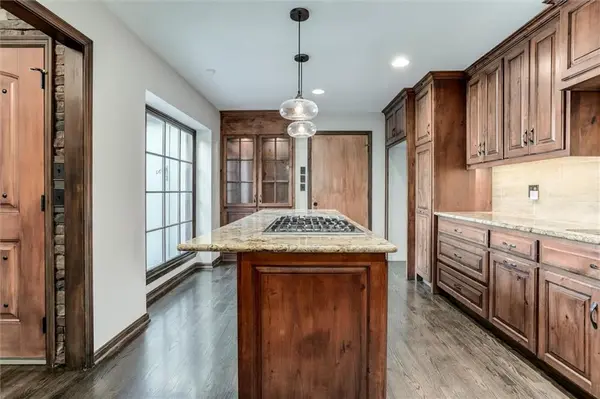 4317 W 112th ST, Leawood, KS 66211