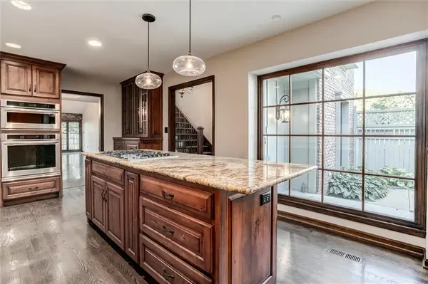 4317 W 112th ST, Leawood, KS 66211