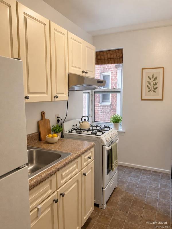 33-25 81 ST #2E, Jackson Heights, NY 11372