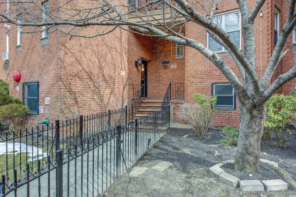 33-25 81 ST #2E, Jackson Heights, NY 11372