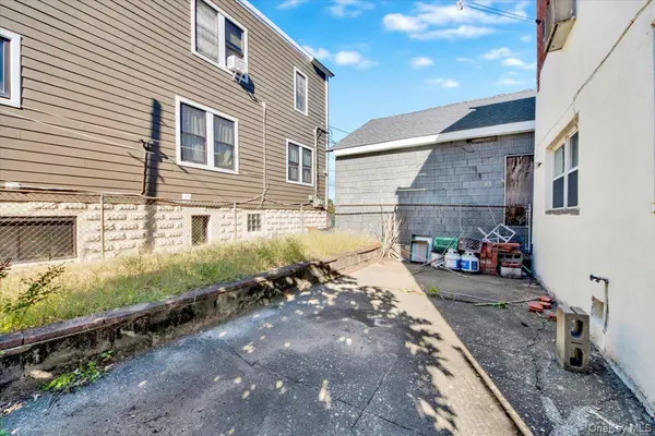 2877 Waterbury AVE, Bronx, NY 10461