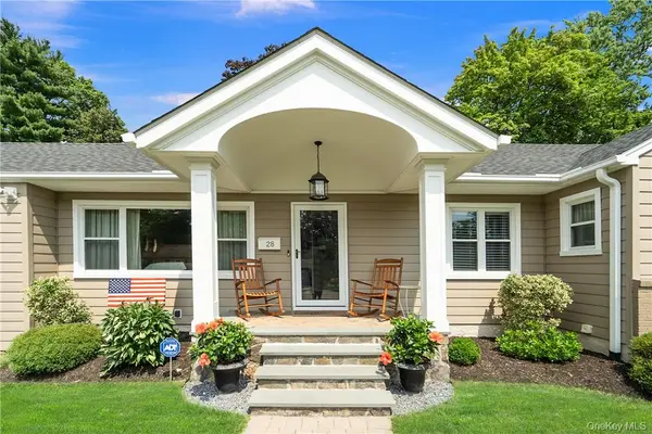 28 Top O The Ridge DR, Scarsdale, NY 10583