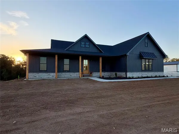 24557 Meadows TRL, Perry, MO 63462