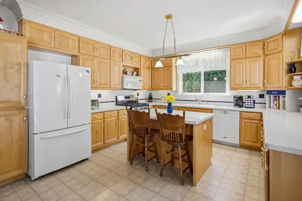 2001 Red Barn RD, Woodstock, IL 60098