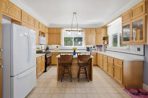 2001 Red Barn RD, Woodstock, IL 60098