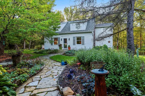 4569 EDGEWATER BEACH RD, Green Bay, WI 54311-9736