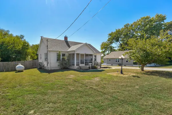 812 E Locust ST, Bolivar, MO 65613